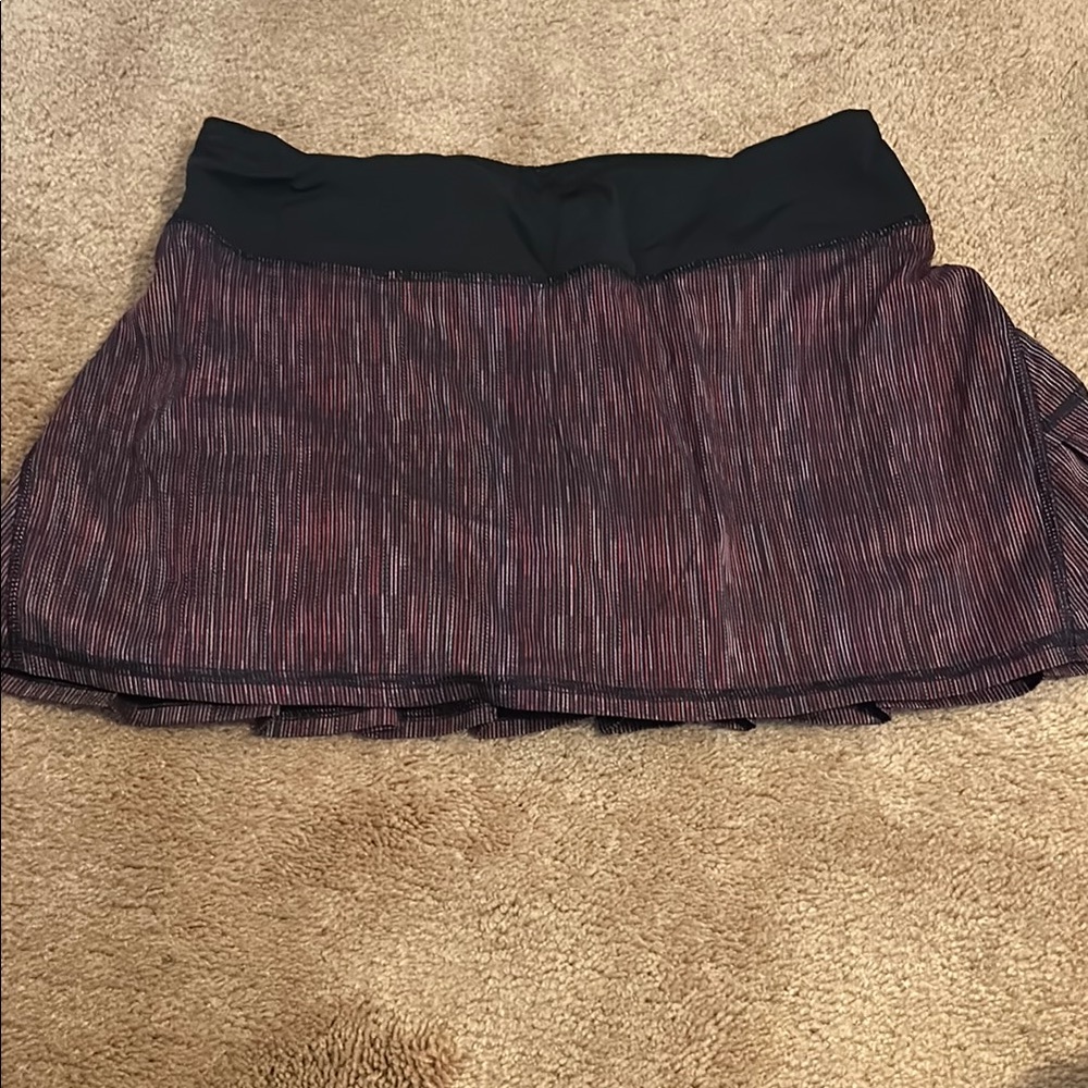 Stylish Black and Red Women's Lululemon Athletica Skirt size 4